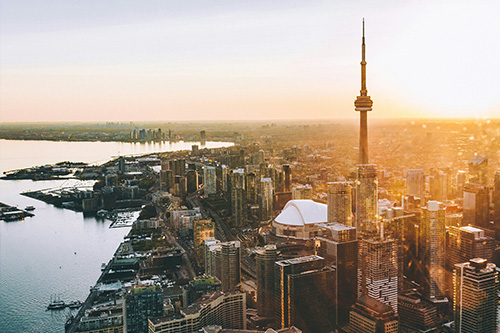  Aerial view of Toronto’s skyline with the CN Tower at sunset, symbolizing Canada as a key destination for student visa applicants.