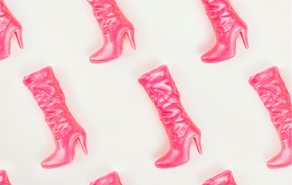 Seamless pattern of glossy pink high-heeled boots on a white background