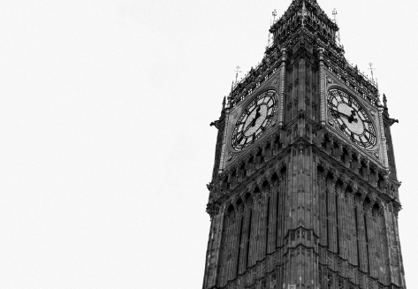 BLACK FRIDAY COURSES IN LONDON Black and white photo of the Elizabeth Tower in London, commonly known as Big Ben.