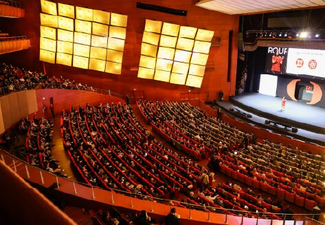 teatro degli arcimboldi during a key speech at ROI Group's Leadership forum with Maka language consulting as Official Language Partner